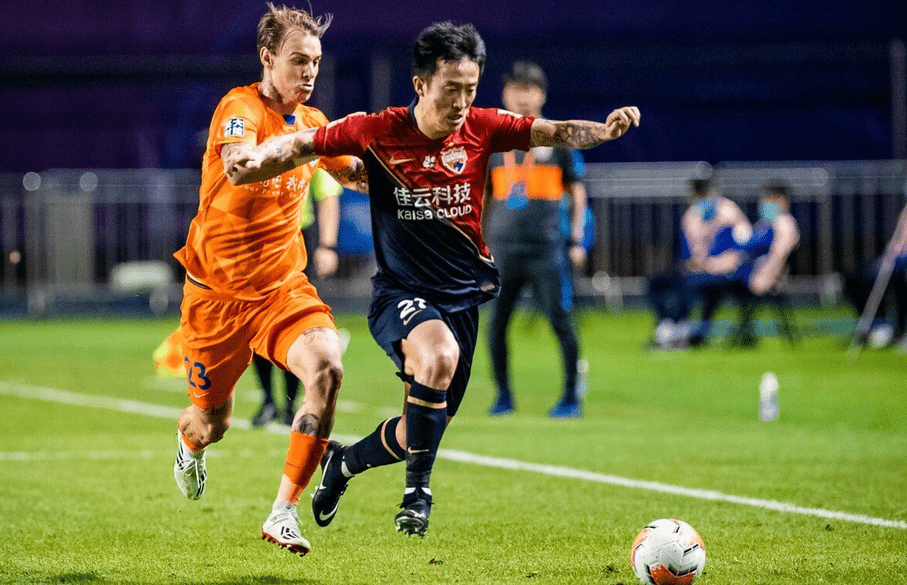 包含今晚突围战来临；费耶诺德围绕社区盾调整名单；震撼外界；轮换策略成焦点的词条